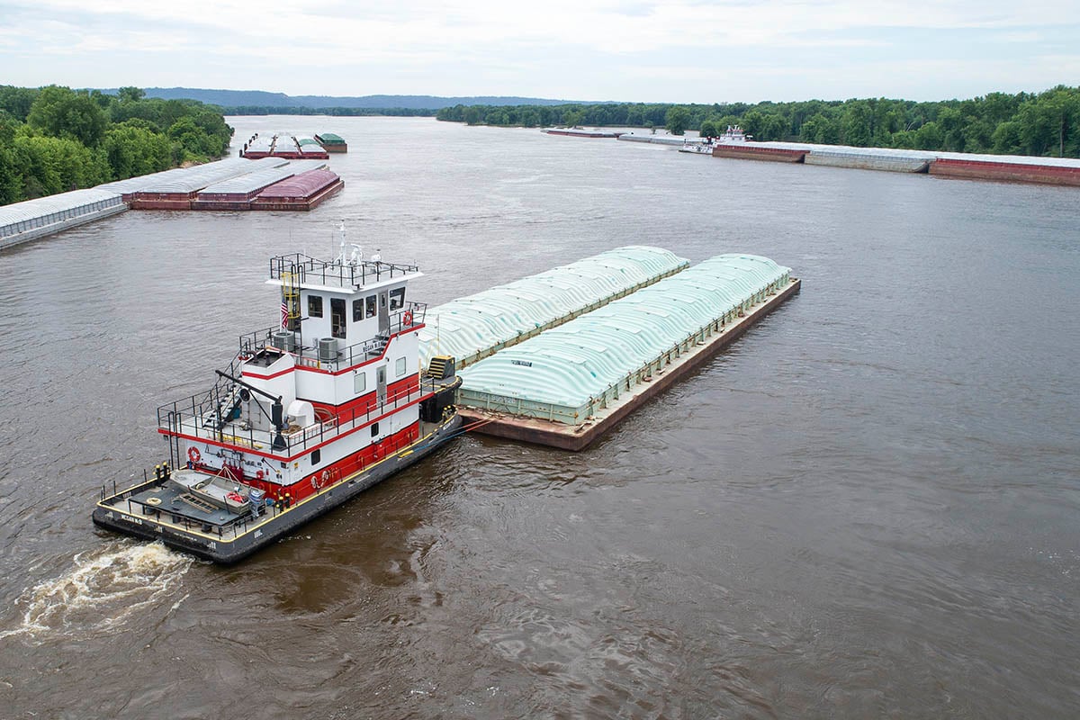 Brennan Marine, Barge Transportation, Switching and fleeting, La Crosse, WI, Upper Mississippi River
