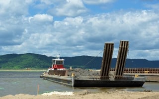 mechanical dredging, barge transport, material barge, Mississippi River dredging, island restoration, EMP projects