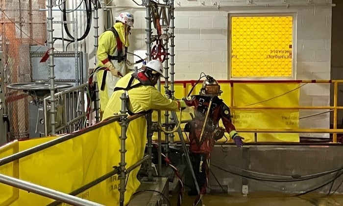Nuclear diving 101 inspections cleaning_water spray before entering the water-1
