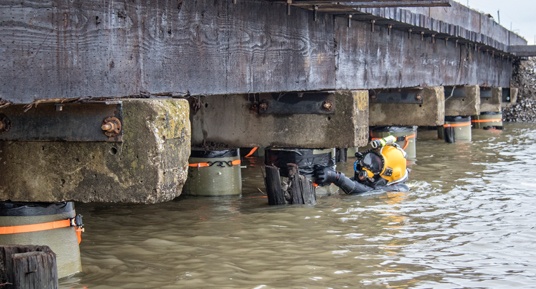 underwater inspections, railroad bridges, underwater construction, dive inspections, railroad bridges, railways