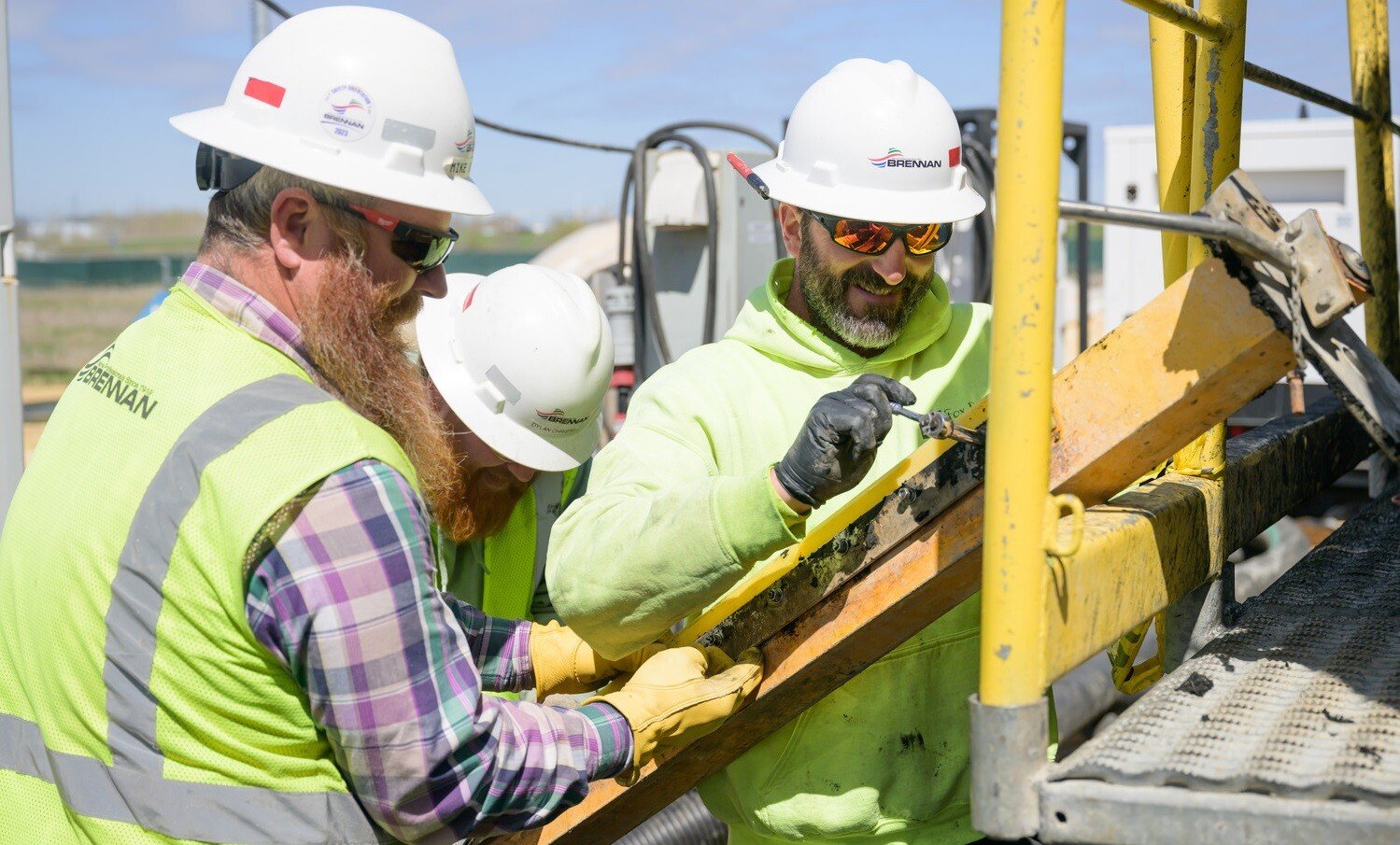Refinery wastewater dredging and dewatering team