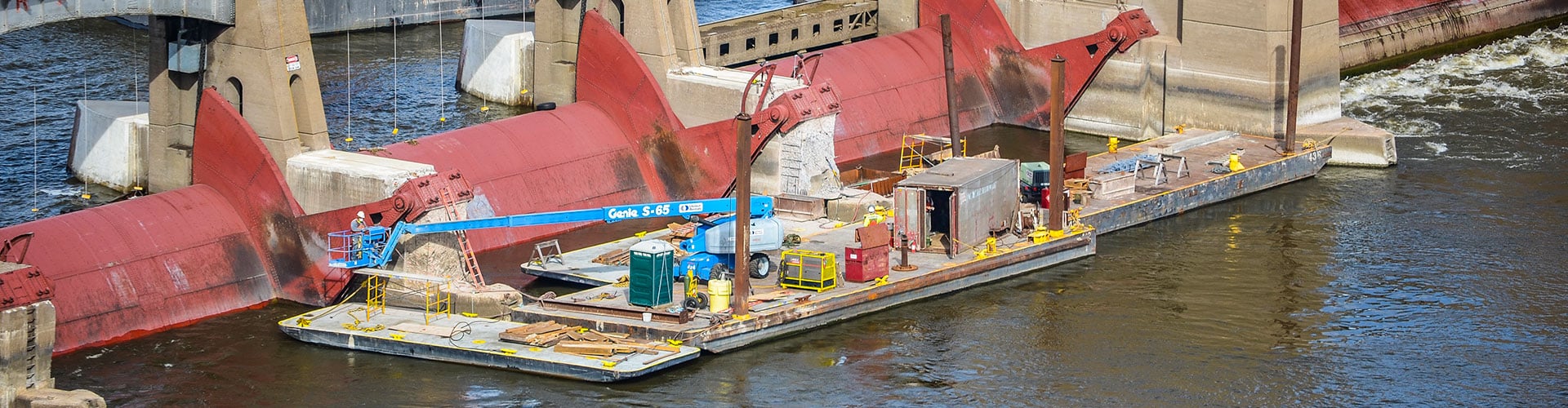 roller gate repairs, mississippi river construction, mississippi river lock and dams, lock and dam construction, lock and dam repairs, brennan, marine contractors