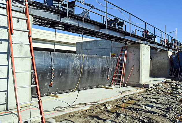 dam construction, dam repairs, tainter gate replacement, hydroelectric dam repairs, trunnion repairs
