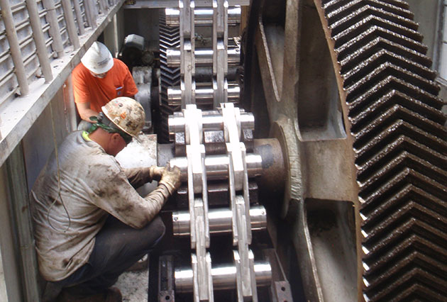 roller gate repairs, roller gate chains, lock and dam repairs, mississippi river dam repairs
