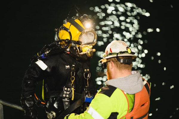 JF Brennan team member assists a diver at Chicago Harbor Lock.
