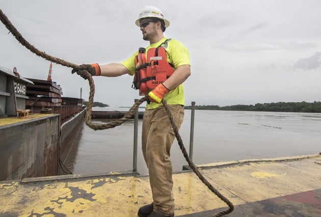 switching and fleeting, fleeting, harbor management, tow boat services, Upper MIssissippi river towboat, fleeting, barge transportation
