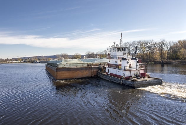 switching and fleeting, fleeting, harbor management, tow boat services, Upper MIssissippi river towboat, fleeting, barge transportation