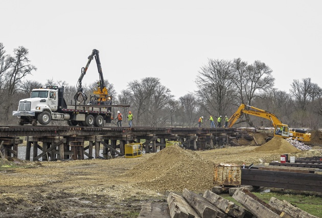 railroad bridge construction, railroad bridge contractors, bridge construction, span replacement, hi rail equipment