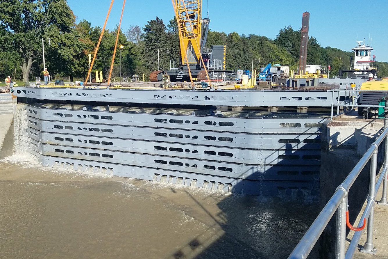 Brennan working on lock and dam in Illinois using slings