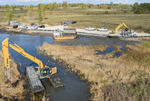 Environmental response, wetland restoration, amphibious dredging, railroad environmental response, train derailment cleanup, marsh cleanup, marsh restoration, wetland preservation